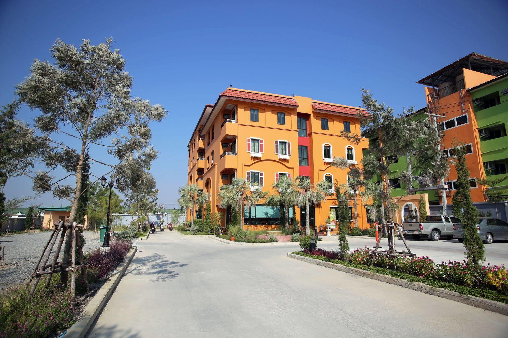 I-Home Residence And Hotel Pluak Daeng Exterior photo